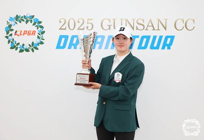 28일 전북 군산시 군산CC 부안-남원 코스에서 열린 KLPGA 군산CC 드림투어 6차전에서 우승한 안재희. KLPGA