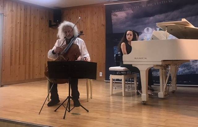 【욕지도=뉴시스】 미샤·릴리 마이스키. 2019.04.05.