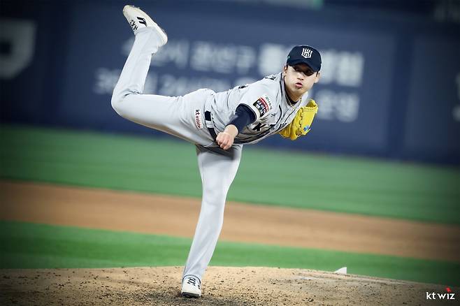 KT 마무리투수 박영현이 27일 수원KT위즈파크에서 열린 두산과 홈경기에 구원등판해 역투하고 있다. 사진제공|KT 위즈