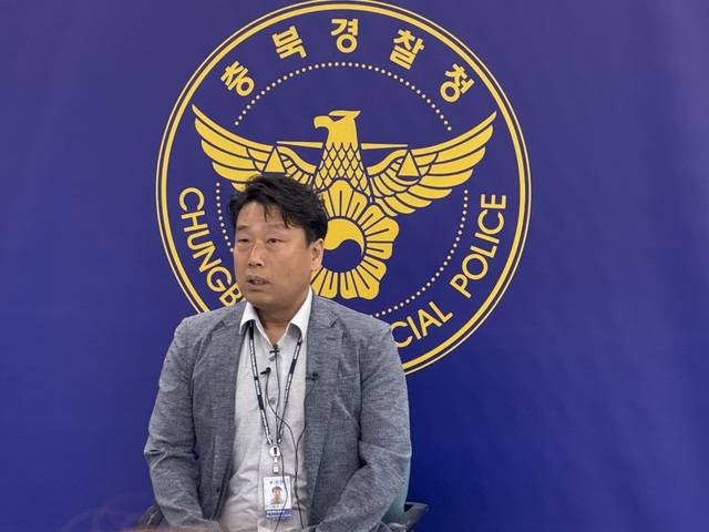 ▲ 음영섭 충북경찰청 형사기동대 경감이 29일 충북경찰청 언론브리핑실에서 일당 검거와 관련, 사건 내용을 브리핑하고 있다./이용주기자