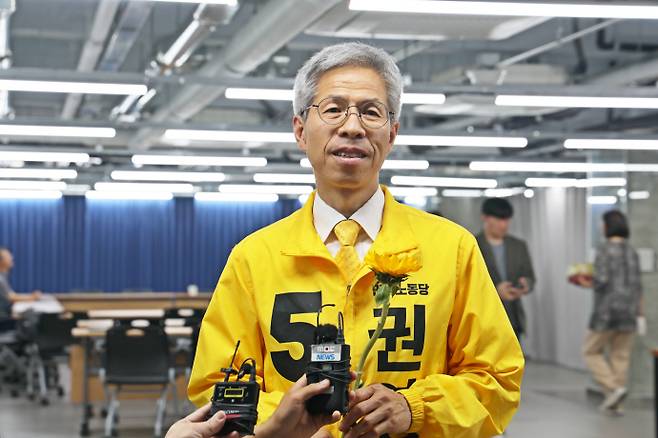 권영국 민주노동당 대통령선거 후보가 29일 광주 전일빌딩245에서 열린 '윤석열 정권 즉각 퇴진·사회대개혁 광주비상행동' 간담회에 참석해 5·18민주화운동 정신의 헌법 명시와 사회대개혁을 밝혔다. /김성빈 기자 ksb@namdonews.com