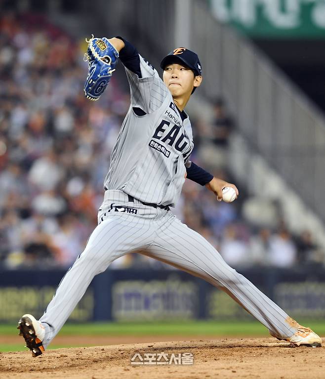 한화 황준서가 27일 잠실구장에서 열린 2025 KBO리그 LG와 경기에 선발 등판해 힘차게 공을 던지고 있다. 잠실 | 박진업 기자 upandup@sportsseoul.com