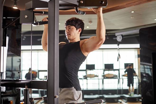 어깨 운동도 순서에 맞게 해야 한다. 근육만 발달시키려고 하다가는 회전근개 파열 위험이 높아질 수 있다. 게티이미지코리아