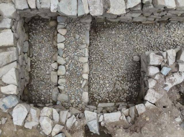 경북 경주 쪽샘지구 K91호 돌방무덤 1·2차 시신받침. 국립경주문화유산연구소 제공