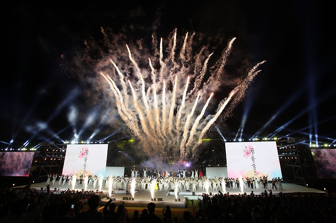 밀양강 오딧세이 불꽃놀이 / 사진= 밀양시 제공