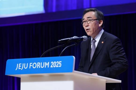 조태열 외교부 장관이 29일 제주국제컨벤션센터에서 열린 외교부 장관 주최 제주포럼 공식 환영 만찬에서 만찬사를 하고 있다. 외교부 제공