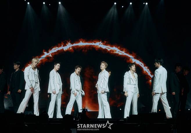 그룹 인피니트가 12일 오후 인천 중구 인스파이어 아레나에서 개최된 데뷔 15주년 투어 '리미티드 에디션' 앙코르 콘서트에서 멋진 무대를 펼치고 있다. /사진제공=인피니트컴퍼니 2025.04.12