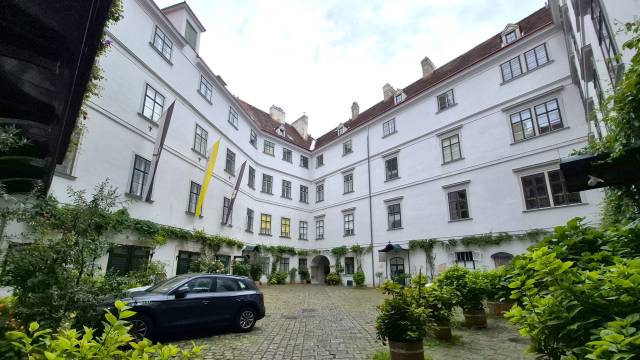 모차르트가 잘츠부르크 대주교에게 사표를 던지고 나온 독일기사단궁전 내부. 남태우 기자