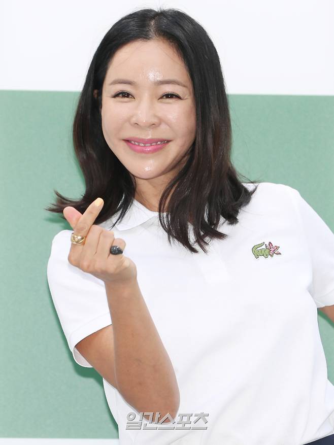 배우 이혜영이 12일 오후 서울 용산구 남산타워에서 진행된 패션 브랜드 '라코스테' 포토콜 행사에 참석해 포즈를 취하고 있다. 서병수 기자 qudtn@edaily.co.kr /2023.05.12/