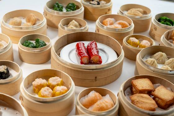 더 파크뷰(서울신라호텔) 딤섬 라이브 스테이션에서 내놓는 마라 새우 창펀. 백종현 기자