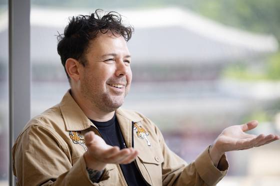 평상복 차림의 애런 실버맨. 웃음은 그대로다. 전민규 기자