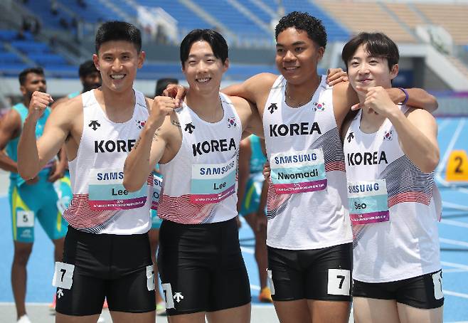 육상 남자 400m 계주 대표팀. 연합뉴스
