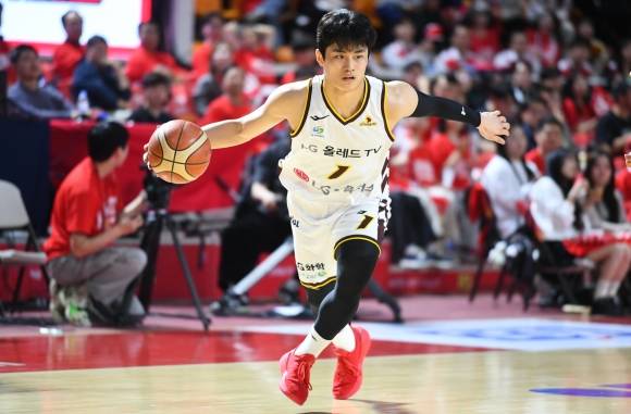 7일 챔프 2차전에서 드리블하는 모습. KBL 제공