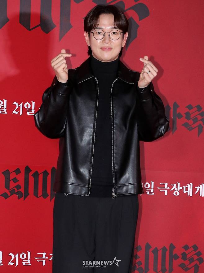 방송인 장성규가 4일 오후 서울 송파구 롯데월드타워 롯데시네마에서 진행된 오컬트 애니메이션 '퇴마록' VIP 시사회에 참석해 포즈를 취하고 있다. '퇴마록'은 특별한 능력을 가진 퇴마사들이 절대 악(惡)에 맞서는 대서사의 시작을 담은 오컬트 블록버스터. 오컬트 액션을 오감으로 즐길 수 있는 4DX와 SCREENX 포맷으로 관객과 만날 예정이다. 오는 21일 개봉. 2025.02.04 /사진=김창현 chmt@