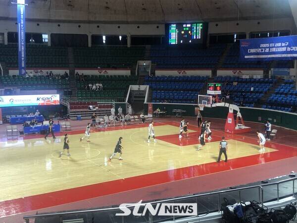 제7경기 토파즈vsm&m 간의 경기 모습. 잠실=사진┃이형주 기자