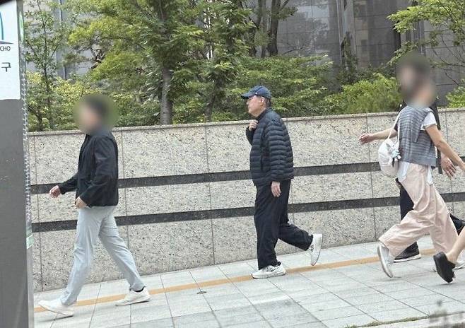 대통령선거 사전투표 둘째 날인 30일 찍힌 윤석열 전 대통령 모습. /사진=온라인 커뮤니티