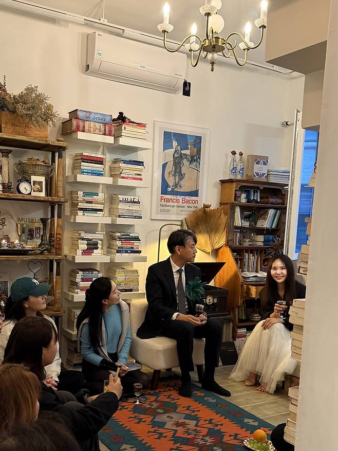 김서윤 작가 이그조띠끄 하우스에서 열린 북토크.