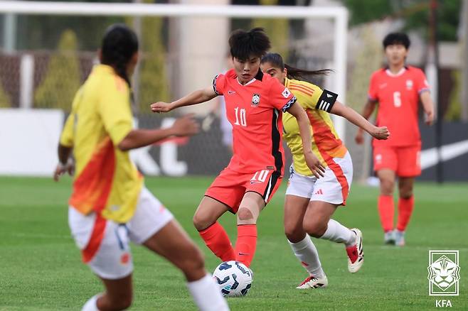 지소연(가운데). /사진=대한축구협회 제공