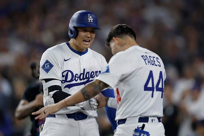 31일 미국 캘리포니아주 로스앤젤레스의 다저스타디움에서 열린 2025 미국프로야구 메이저리그 뉴욕 양키스와 LA 다저스의 경기, 다저스 오타니 쇼헤이가 1번 지명타자로 선발 출전해 멀티홈런 활약을 펼쳤다. AFP 연합뉴스