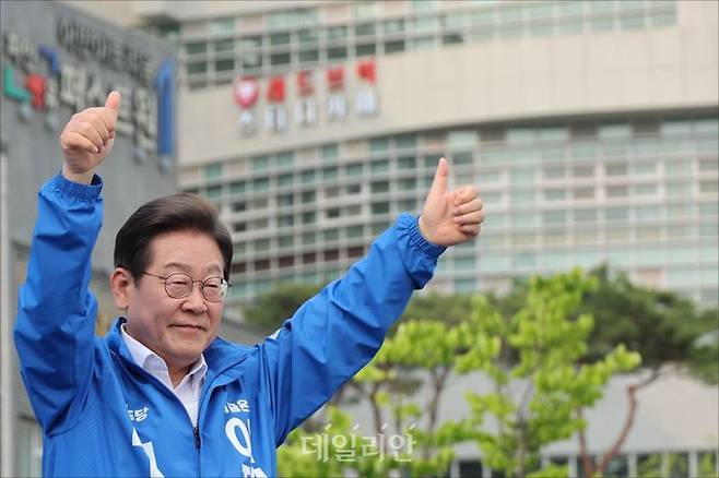 이재명 더불어민주당 대선 후보가 31일 세종시 나성동 나무그늘광장에서 선거 유세를 하고 있다. ⓒ데일리안 홍금표 기자