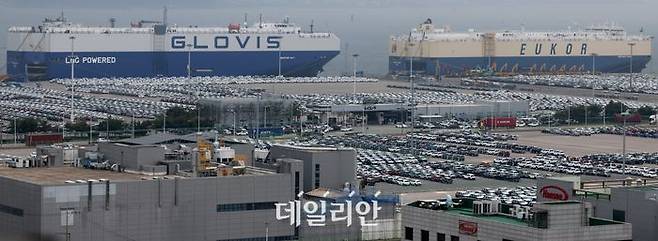 22일 오후 경기 평택항 자동차 전용부두에 수출 차량이 세워져 있다.ⓒ뉴시스