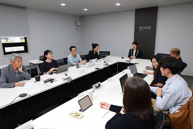 12기 열린편집위원회 열한번째 회의가 지난달 26일 오후 서울 마포구 공덕동 한겨레신문사에서 열리고 있다. 정용일 선임기자 yongil@hani.co.kr