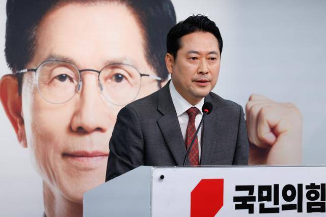 장동혁 국민의힘 선거대책위원회 종합상황실장이 1일 서울 여의도 당사에서 긴급 현안 기자회견을 하고 있다. 뉴스1