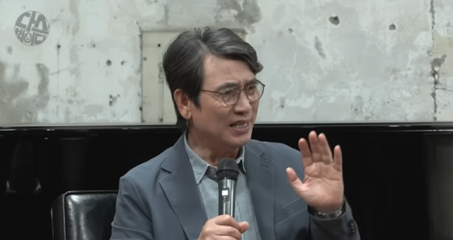 유시민씨가 28일 유튜브 채널 딴지방송국 '김어준의 다스뵈이다'에 출연해 발언하고 있다. 유튜브 '딴지방송국' 채널 캡처