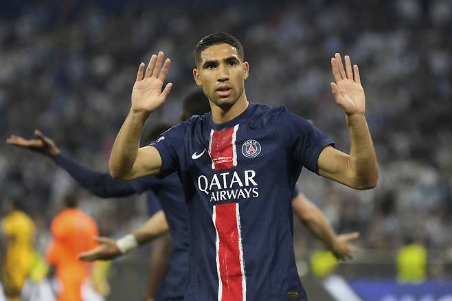 PSG의 아쉬라프 하키미가 1일 독일 뮌헨의 풋볼 아레나에서 열린 인터 밀란과의 2024~2025 UCL 결승전에서 전반 12분 선제골을 넣은 뒤 세리머니를 자제하고 있다. 뮌헨 | AP연합뉴스