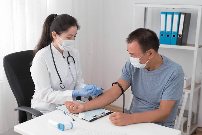 PSA검사는 혈액 내 전립선특이항원 농도를 측정하는 검사다. ⓒfreepik