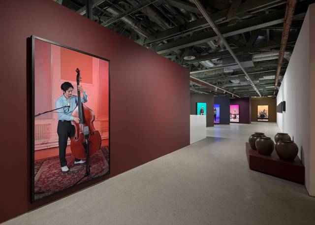 국제갤러리 부산점 정연두 개인전 '불가피한 상황과 피치 못할 사정들' 설치 전경. 국제갤러리 제공