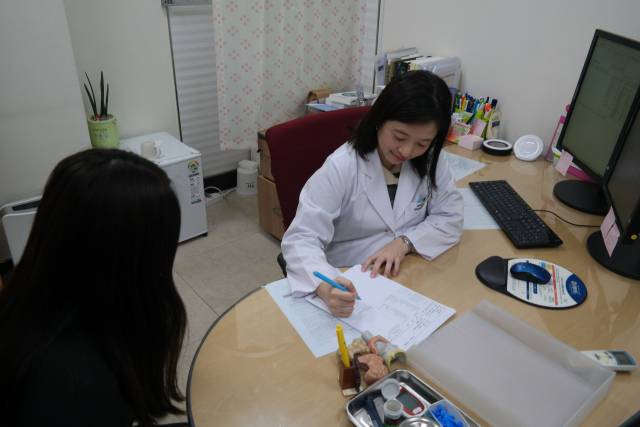 김용기내과의원 오민영 과장은 “과일이 고혈당을 유발하기는 하지만 당뇨병 환자가 과일을 아예 먹지 않아야 한다는 것은 틀린 말”이라고 밝혔다. 김용기내과의원 제공