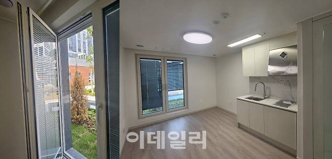 홍보관과 함께 준비된 목업룸에서는 단열재 및 3중창호를 볼 수 있다. (사진=최영지기자)