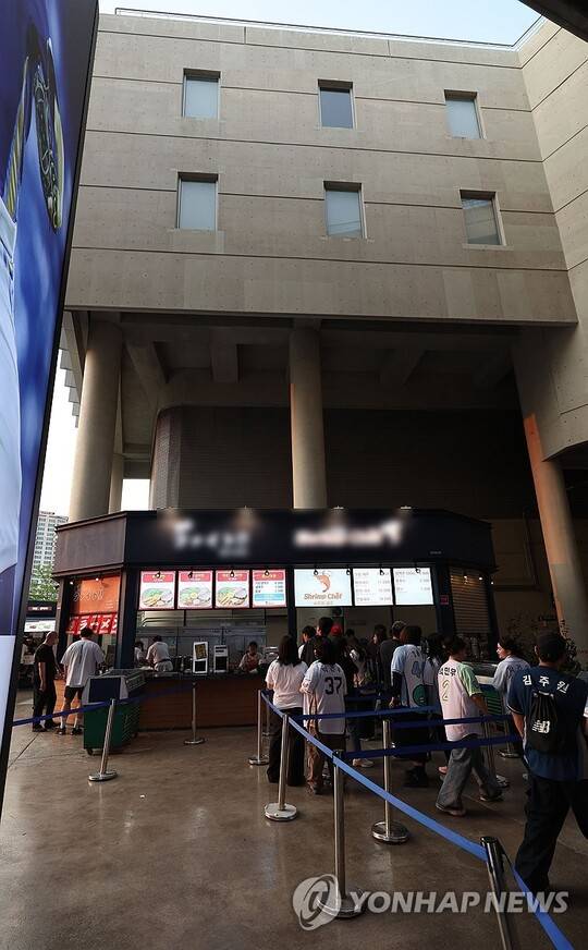 사망사고가 일어났던 NC야구장 지점. ⓒ연합뉴스