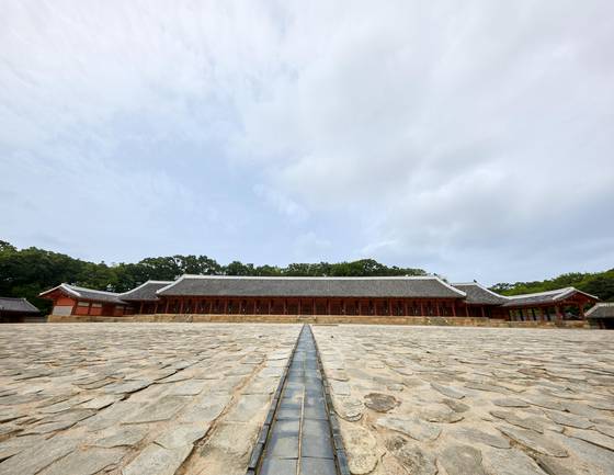 2020년부터 5년간의 대대적인 보수공사를 마치고 공개된 종묘 정전.