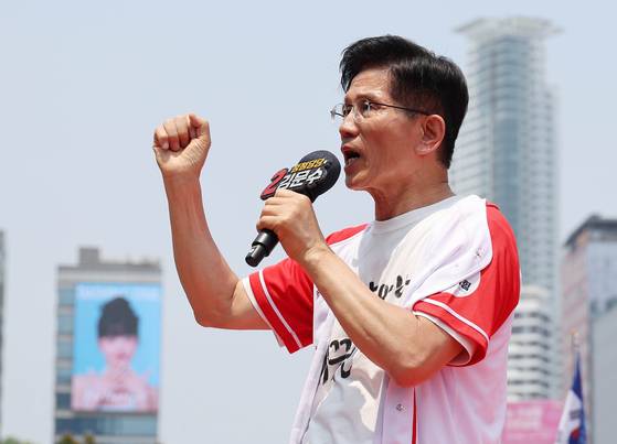 김문수 국민의힘 대선 후보가 1일 오후 서울 강남구 삼성역 인근에서 열린 집중 유세에서 지지를 호소하고 있다. 임현동 기자
