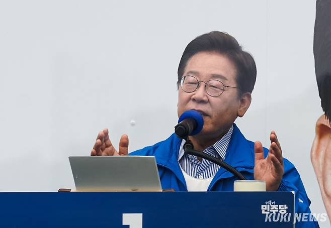 이재명 더불어민주당 대선 후보가 2일 서울 강북구 북서울꿈의숲 서문 광장에서 열린 유세 현장에서 지지자들을 향해 발언하고 있다. 유희태 기자