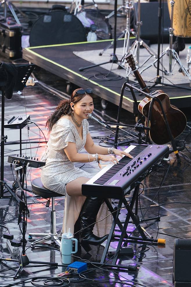 안신애. 프라이빗 커브 제공