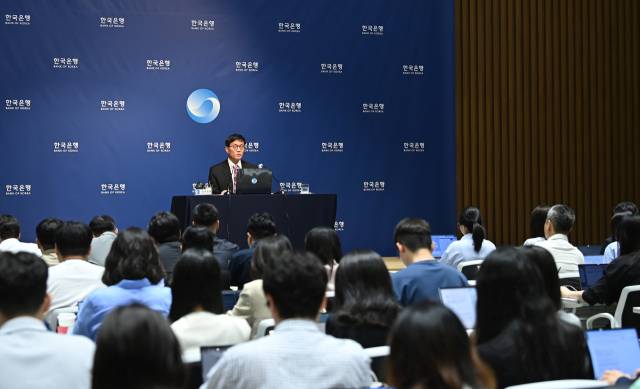 이창용 한국은행 총재가 지난달 29일 서울 중구 한국은행에서 열린 금융통화위원회 금리 결정에 대한 기자간담회에서 발언하고 있다. 사진공동취재단