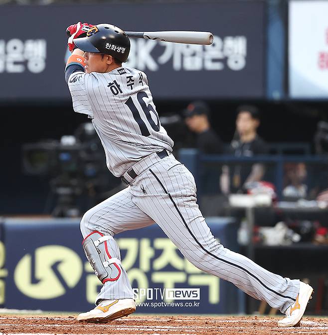 ▲ 최근 맹활약으로 심우준의 공백을 지워내고 있는 하주석 ⓒ곽혜미 기자