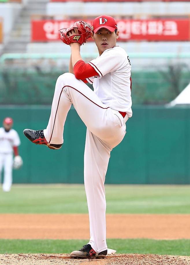 ▲ 입단 이후 부침을 겪었던 윤태현은 현역으로 군 복무를 마쳤고, 이제 야구에 전념할 수 있는 여건을 만들었다 ⓒSSG랜더스