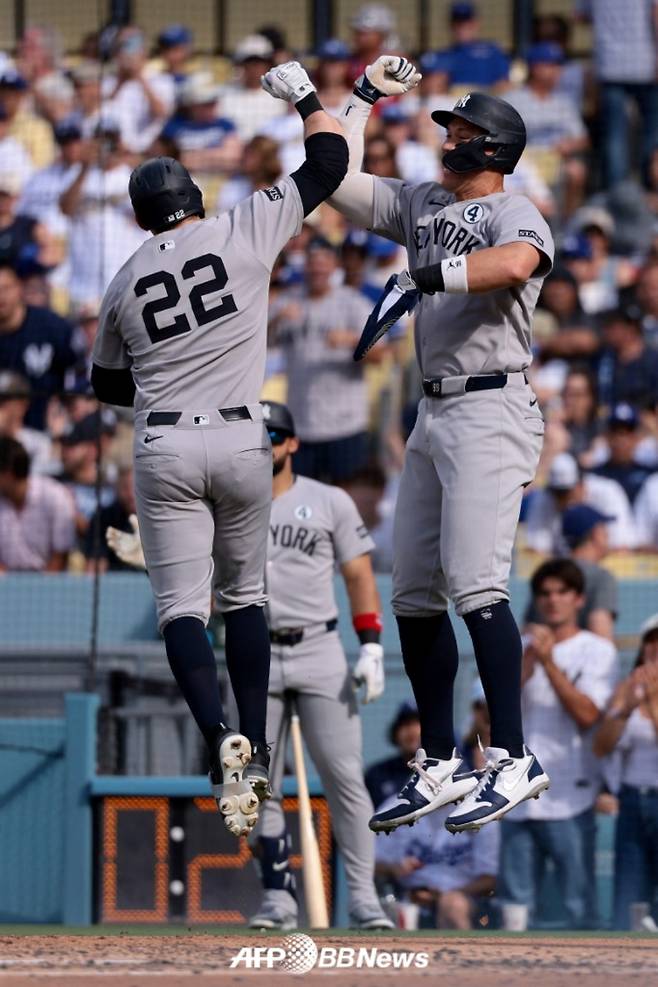 2일(한국 시각) 3회 벤 라이스(왼쪽)가 투런포를 터트린 뒤 애런 저지와 함께 기뻐하고 있다. /AFPBBNews=뉴스1