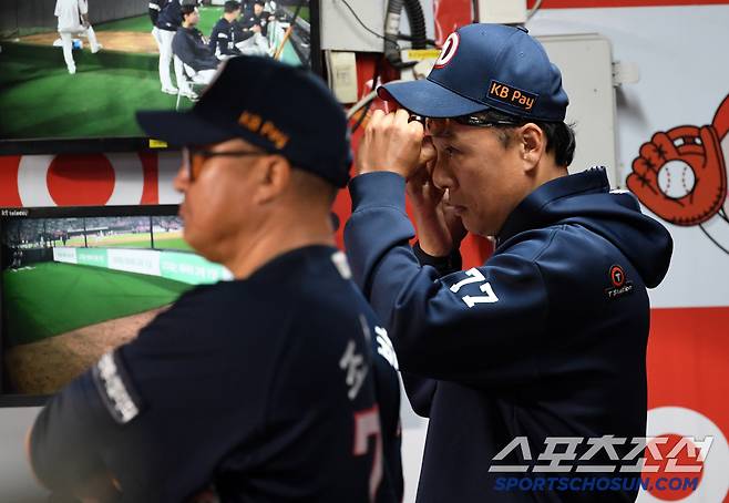 29일 수원KT위즈파크에서 열린 KBO리그 KT 위즈와 두산 베어스의 경기. 11대2로 끌려가던 7회말 두산 이승엽 감독이 생각에 잠겨 있다. 수원=박재만 기자 pjm@sportschosun.com/2025.05.29/
