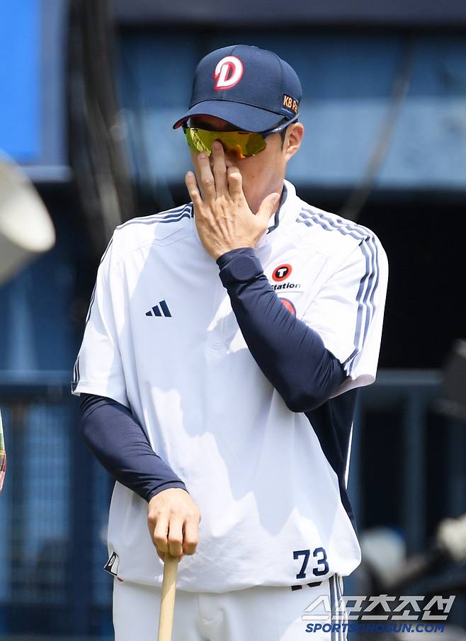 생각이 많은 감독 데뷔전.