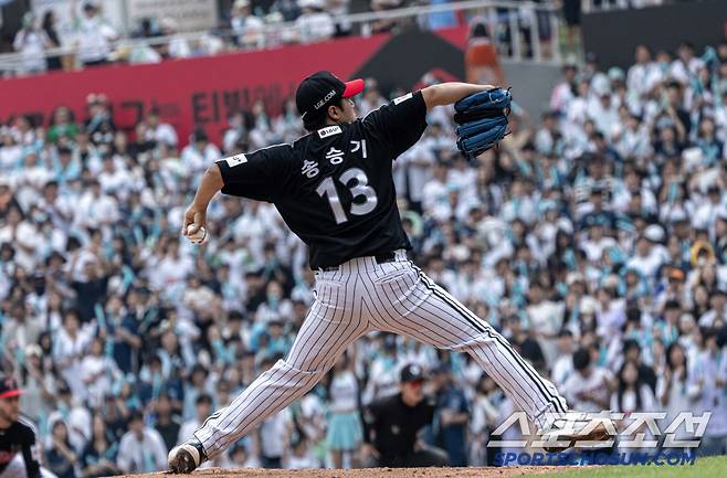 LG 송승기가 3일 NC전서 힘차게 던지고 있다. 사진제공=LG 트윈스