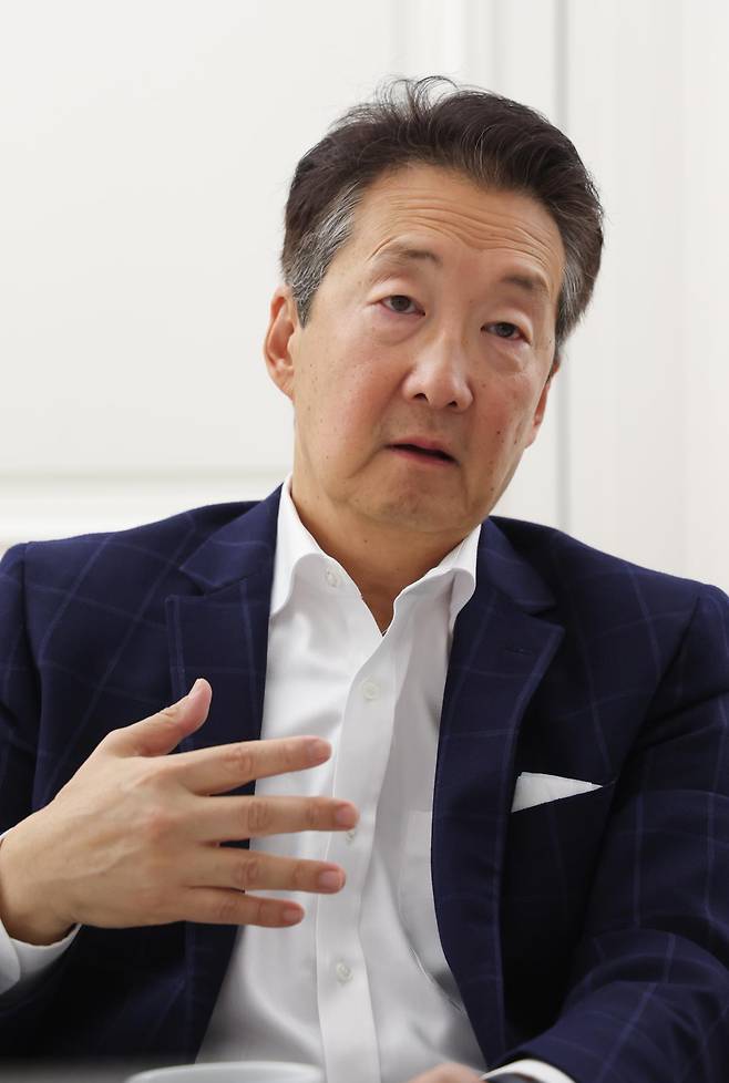 대표적인 한반도 전문가인 빅터 차 미국 전략국제문제연구소(CSIS) 석좌가 18일 오후(현지시간) 프랑스 파리 주프랑스 한국문화원에서 한국 특파원들과 간담회를 하고 있다. 2023.3.19/뉴스