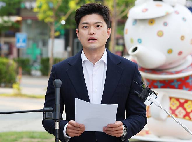 김용태 국민의힘 비상대책위원장이 5월30일 경기도 화성시 동탄역 인근에서 사전투표 관련 기자회견을 하고 있다. ⓒ연합뉴스