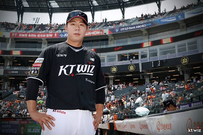 ▲ KT 이정훈이 트레이드 이적 후 첫 선발 출전에 나섰다. ⓒKT 위즈