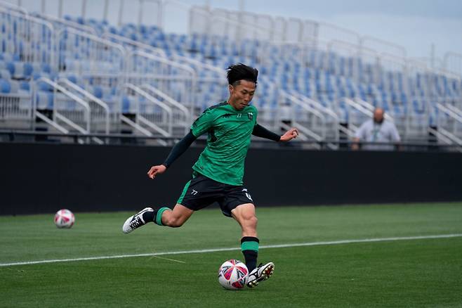 도박 혐의로 호주 현지 경찰에 체포됐다 보석으로 풀려난 일본인 미드필더 단자키 리쿠. /사진=웨스턴 유나이티드 SNS 캡처