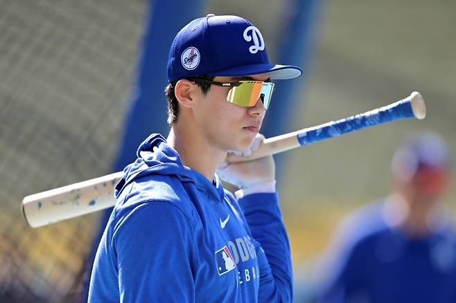 LA 다저스 소식을 다루는 매체 다저스웨이가 3일 다저스의 김혜성 활용법에 대해 강하게 비판했다. 매체는 김혜성이 공격과 수비에서 더 나은 성적을 보여주고 있음에도 미겔 로하스보다 우선순위에서 밀린 상황이라는 점을 강조했다. AP 연합뉴스